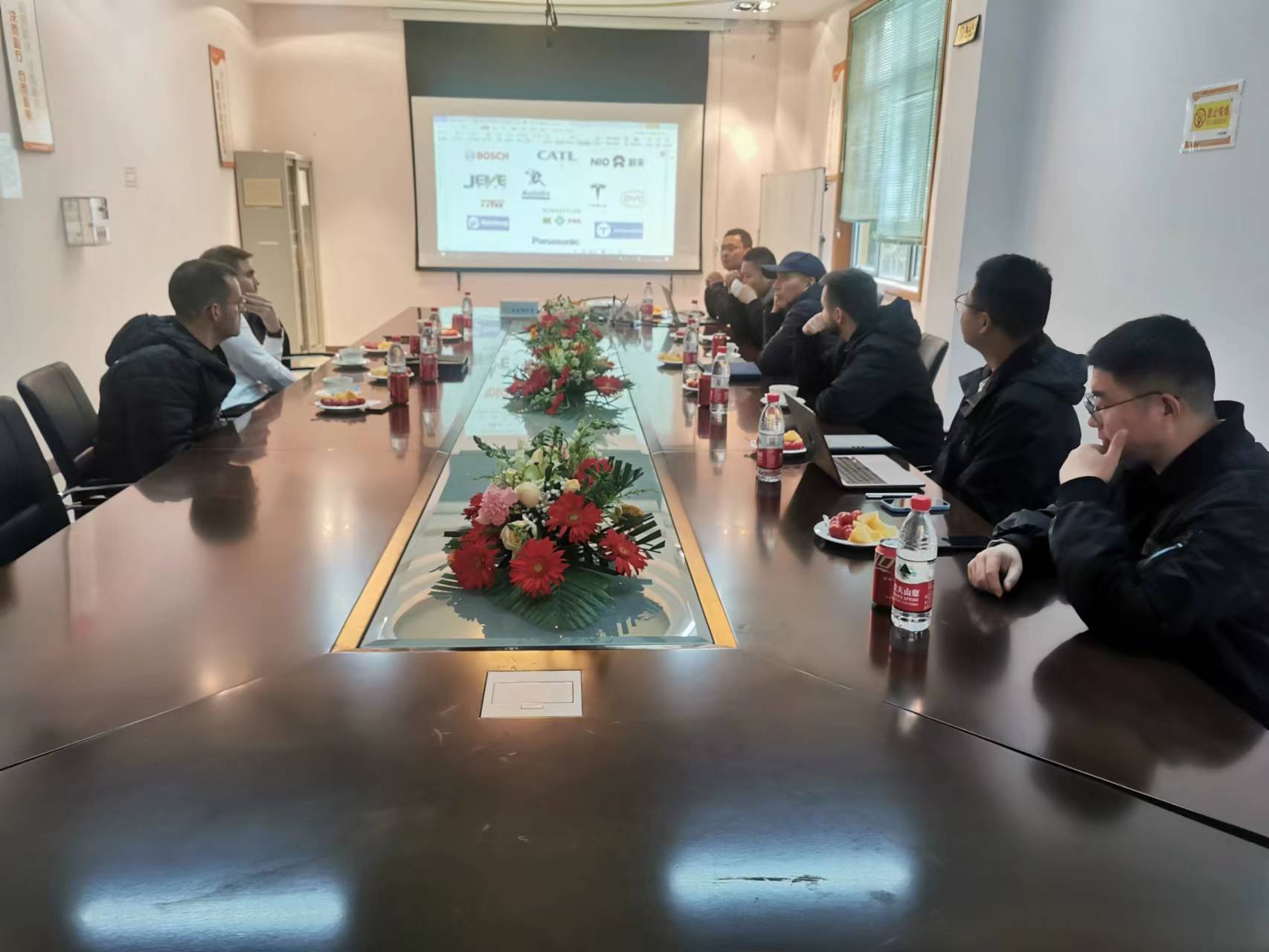 斯笃恩团队会议室交流